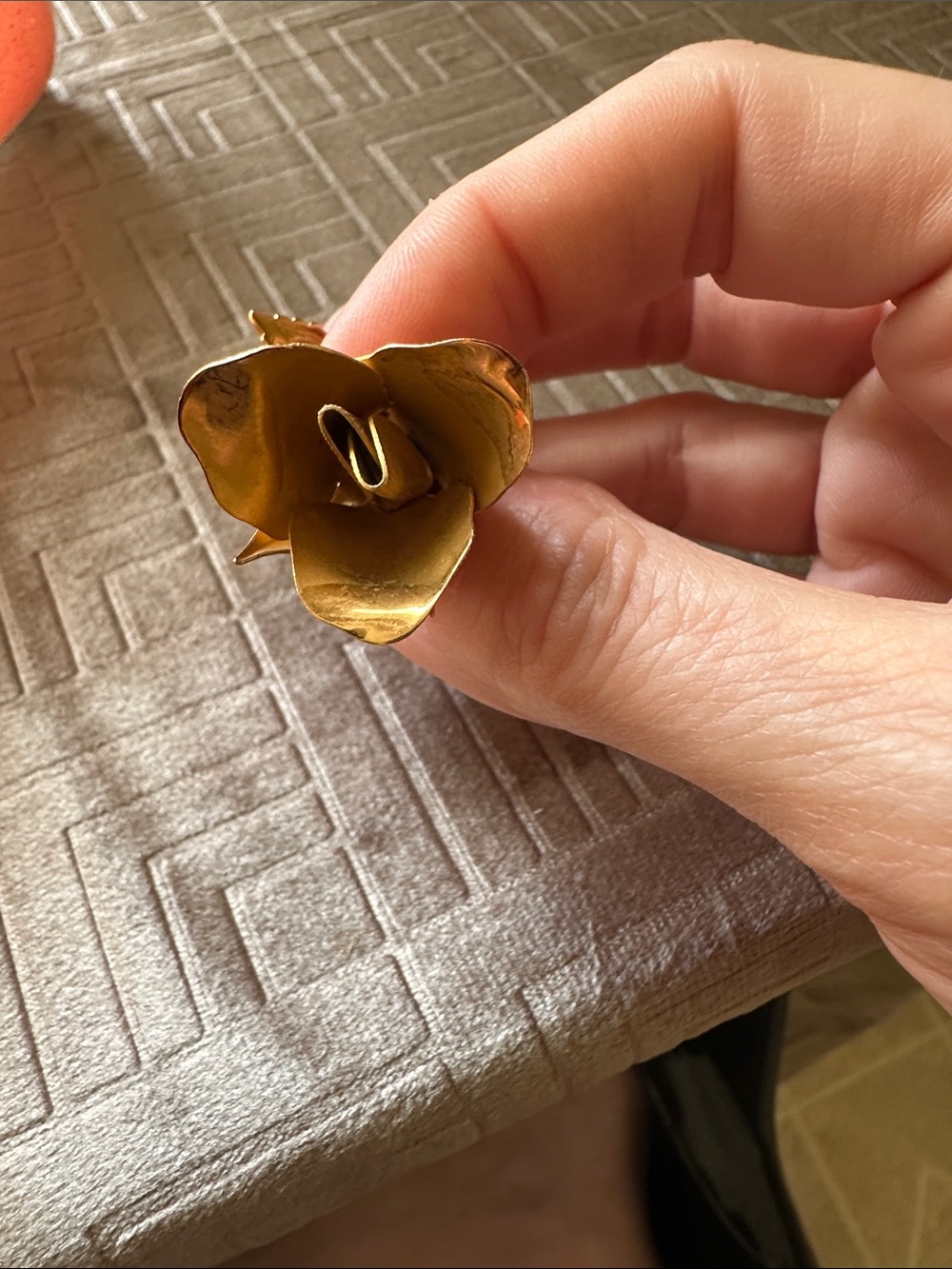 Giovanni Gold Tone Floral Rose Brooch Pin - Sculpted Metallic Flower Accessory - Picture 3 of 4